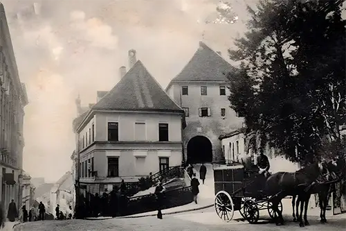 1902. godina - Kamenita vrata